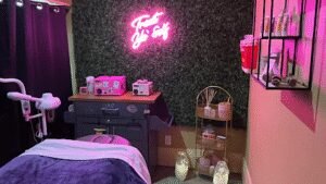 The dollhouse beauty bar